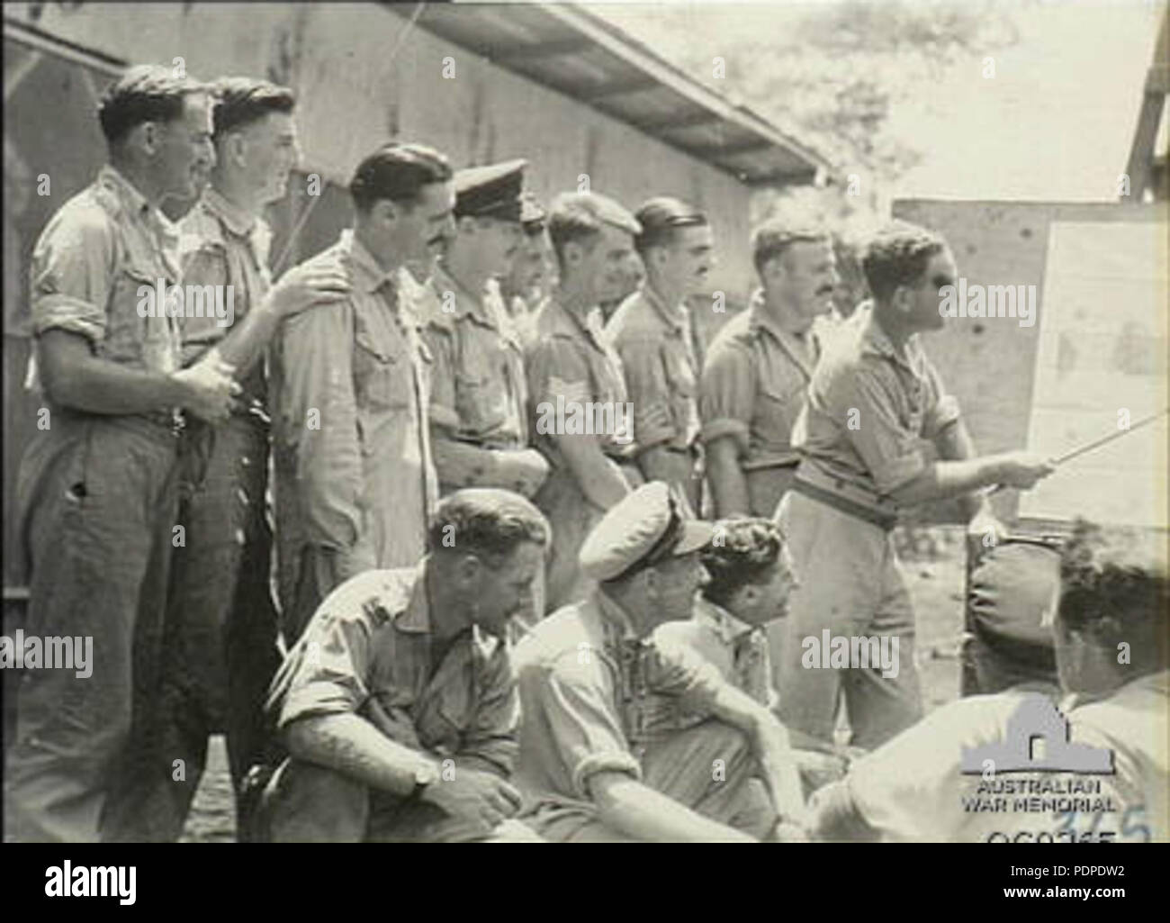 522 Squadron RAAF équipages Boston Kiriwina Nov 1943 AWM OG0365 Banque D'Images