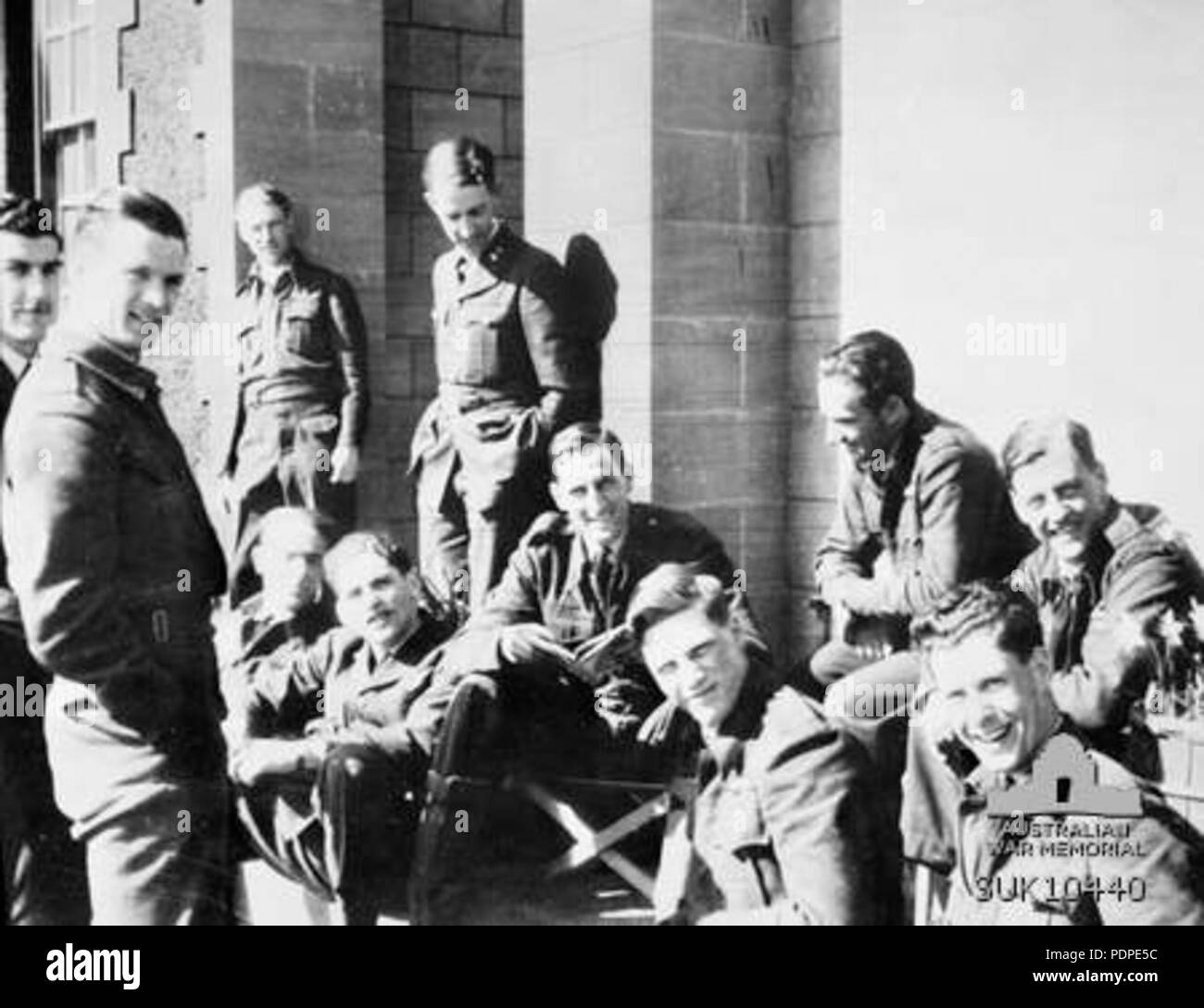 642 Squadron RAF Leuchars 1942 personnel navigant de l'AWM SUK10440 Banque D'Images