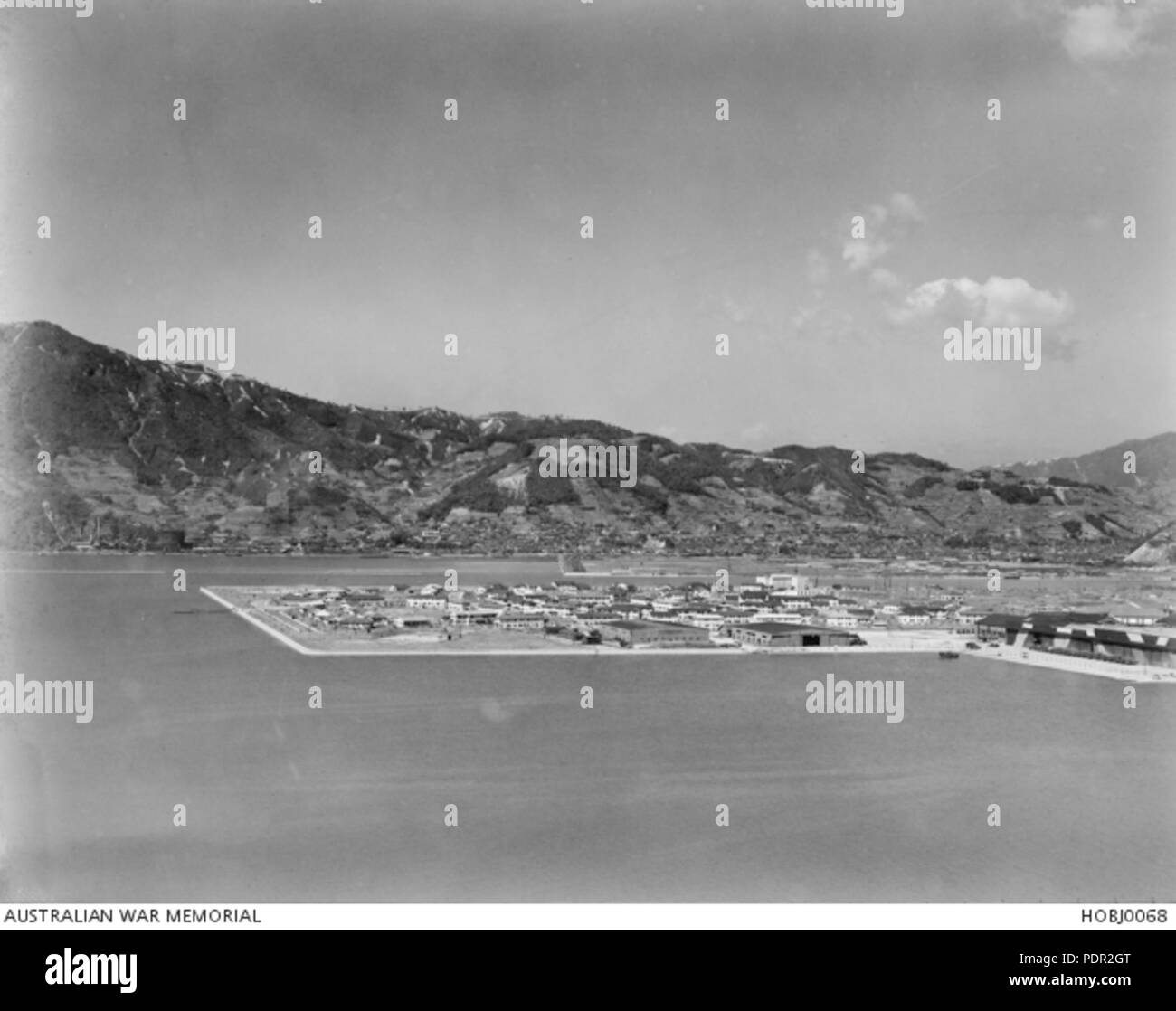 60 HOBJ0068 Une vue surélevée de bases des forces alliées dans la préfecture d'Hiroshima Banque D'Images