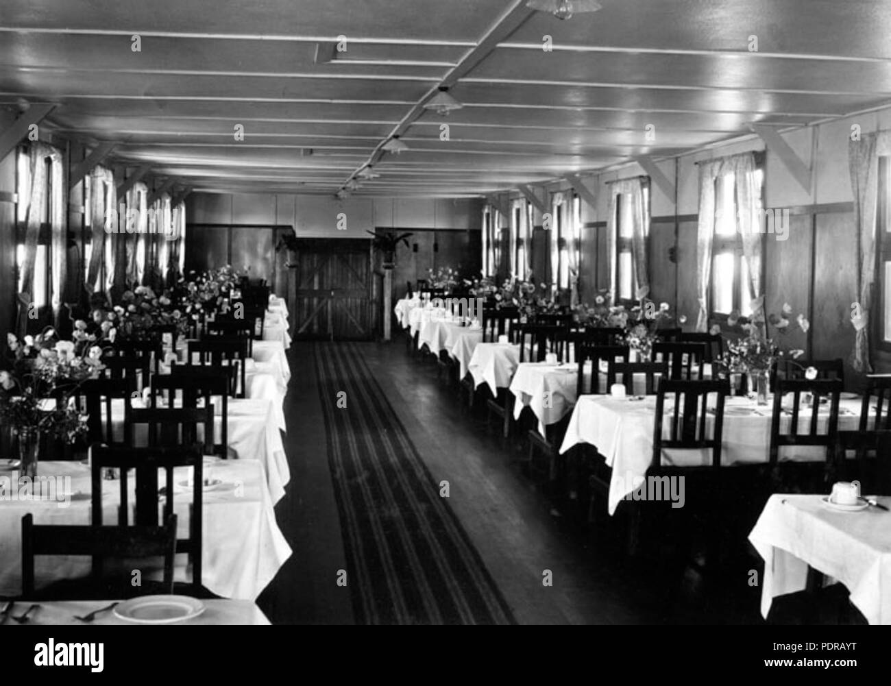 103 Archives de l'État du Queensland 1579 Womens Salle à manger le soir Accueil Anne c 1950 Banque D'Images