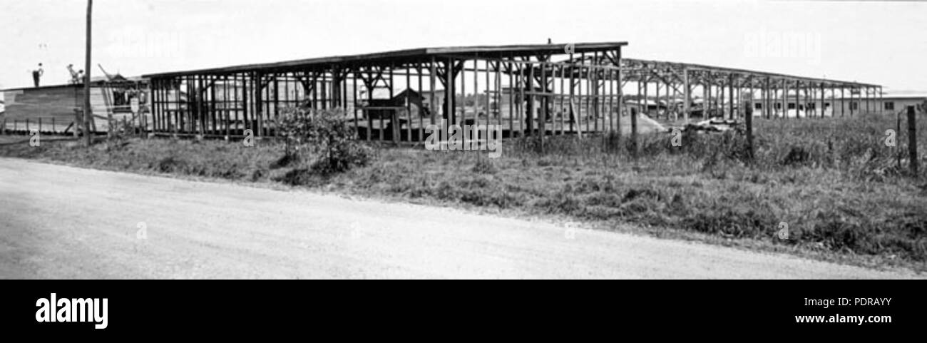 103 Archives de l'État du Queensland 1585 L'hébergement du personnel et des bâtiments de l'atelier pour le français Programme de logements préfabriqués Zillmere Novembre 1950 Banque D'Images