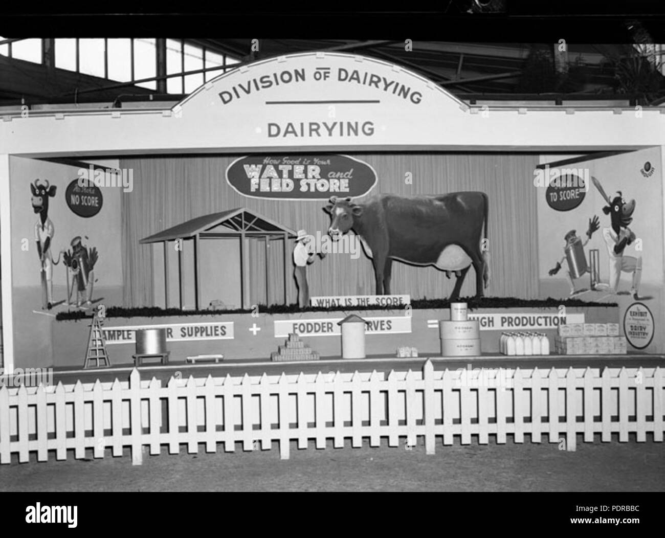 104 Archives de l'État du Queensland 1788 Ministère de l'Agriculture et de l'inventaire s'affiche à l'exposition annuelle de l'Association National Royal Brisbane Août 1955 Banque D'Images
