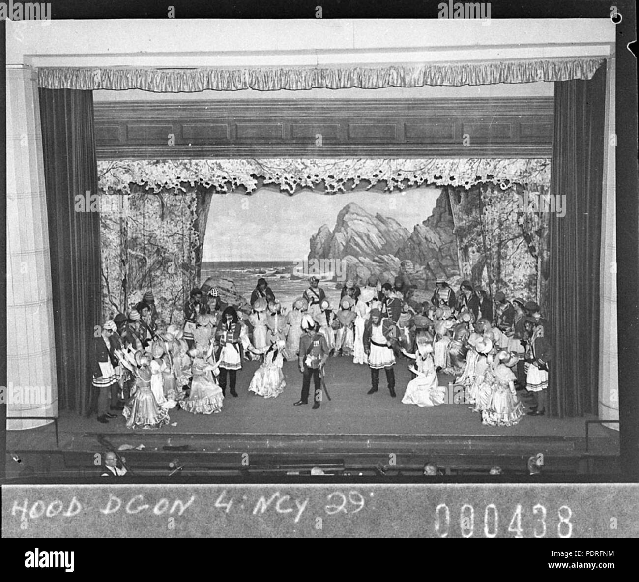 132 11474 SLNSW Gilbert Sullivan Society production de Pirates of Penzance Banque D'Images