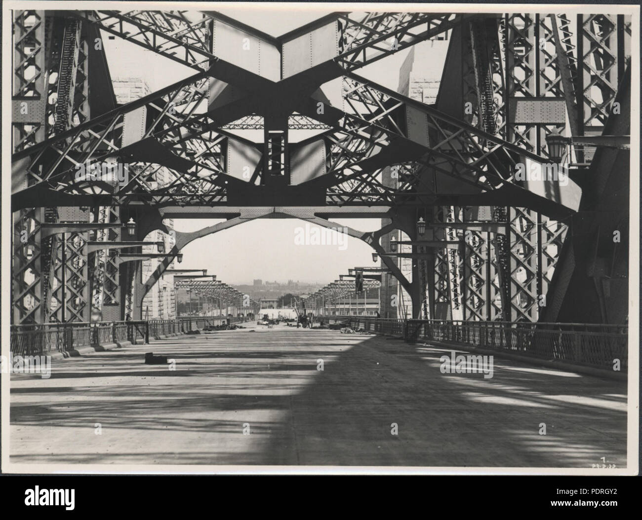 87/1353-168tirage photographique, presque terminé, l'argent de la chaussée du Pont du Port / Papier / gélatine, photo de la Nouvelle Galles du sud Ministère des Travaux publics, Sydney, Australie, 54 février 1932, le Harbour Bridge, 1932 (8282713843) Banque D'Images