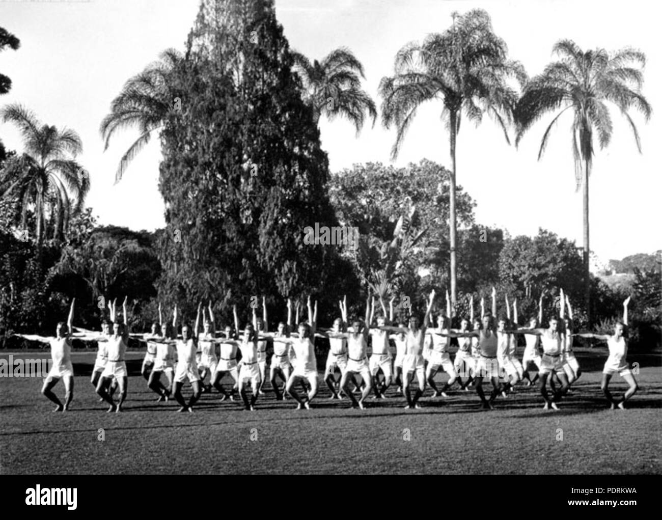 106 Archives de l'État du Queensland 2433 Affichage de la culture physique par des étudiants de l'École de formation des enseignants 21 Avril 1937 Banque D'Images