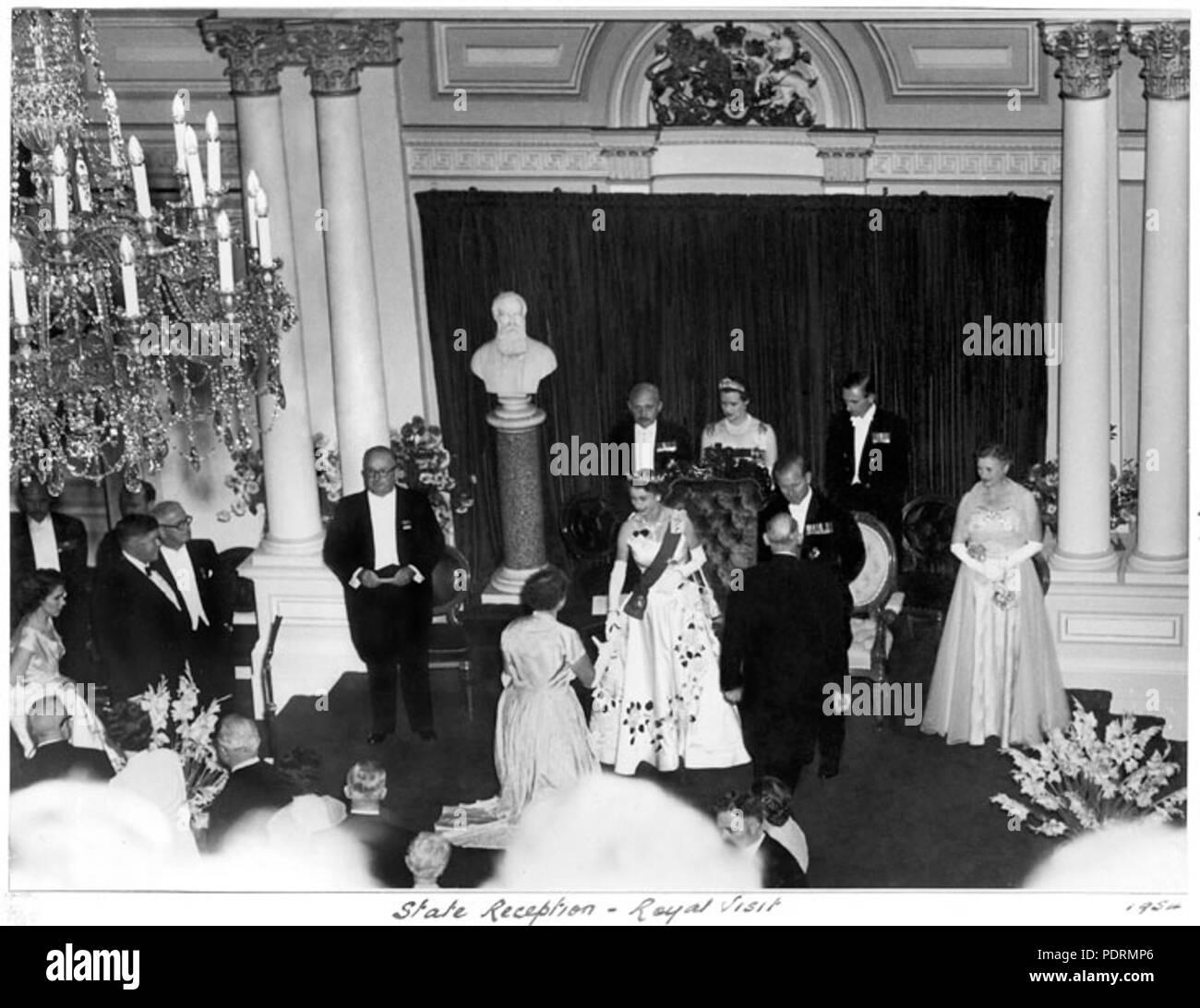 109 Archives de l'État du Queensland 3076 Sa Majesté la Reine Elizabeth II et Son Altesse Royale le duc d'Édimbourg à la réception de l'État Brisbane 1954 Banque D'Images