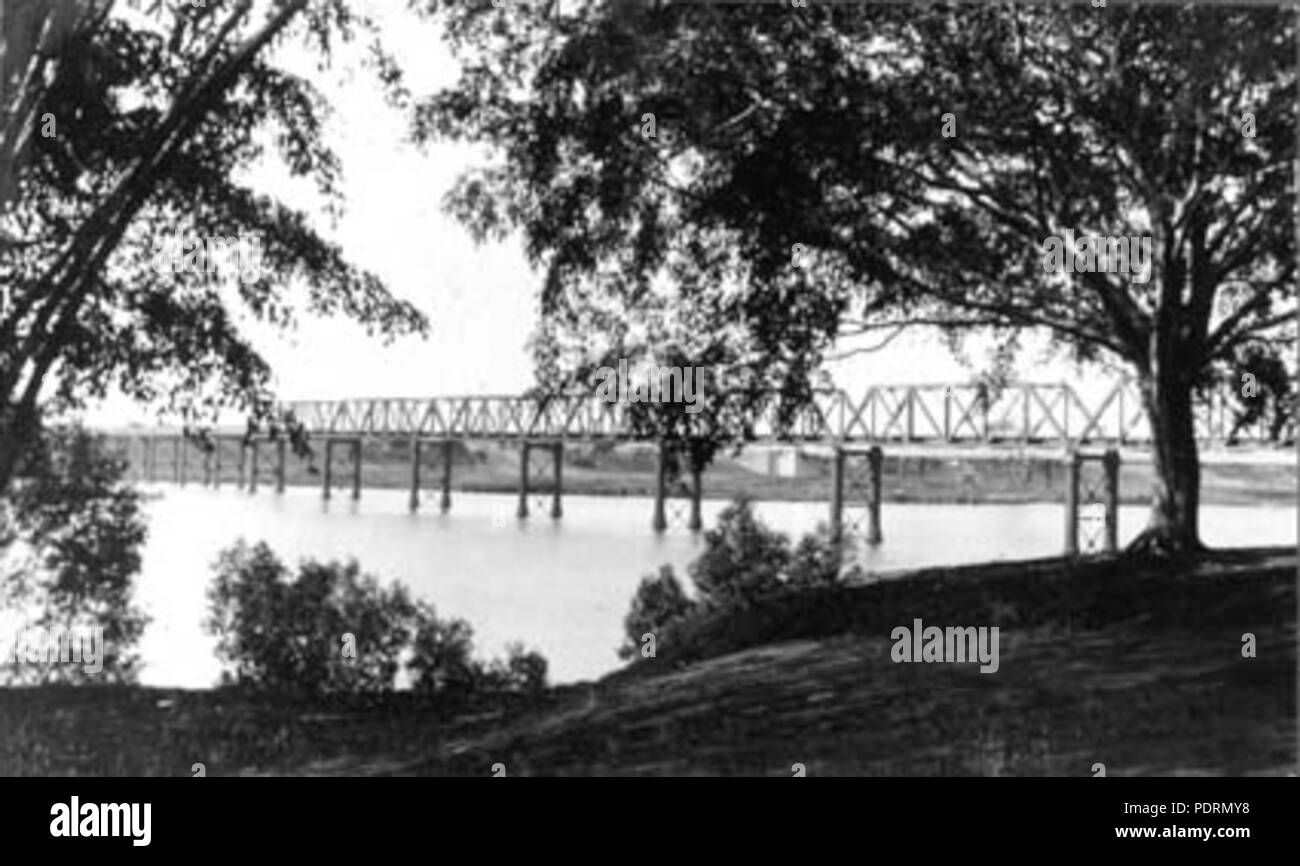110 319 Archives de l'État du Queensland à la recherche d'Alexander Park vers le pont de chemin de fer Burnett River Bundaberg c 1931 Banque D'Images