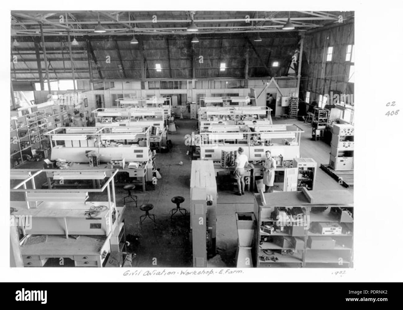 117 Archives de l'État du Queensland 4873 Atelier de l'aviation civile Eagle Farm c 1952 Banque D'Images