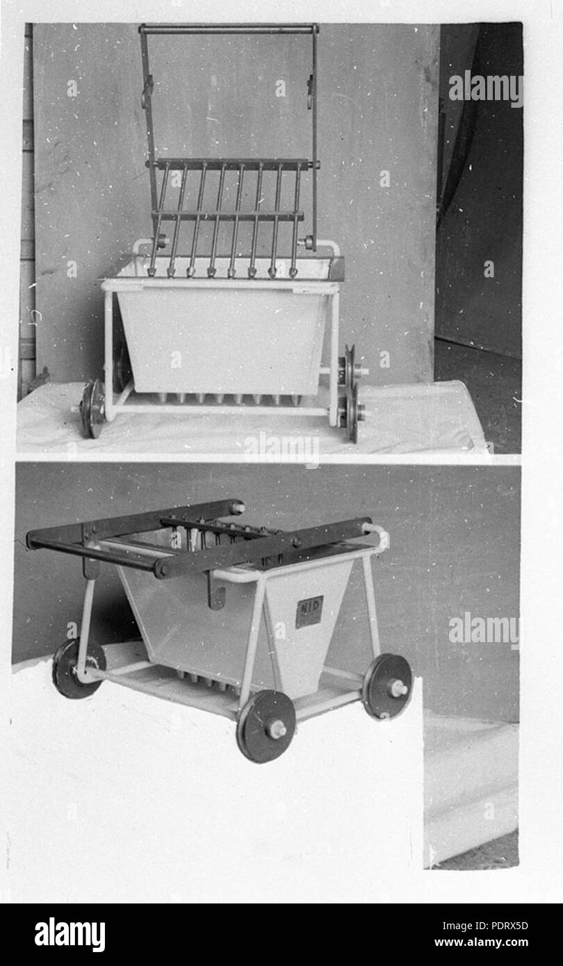 SLNSW 162 NID 442599 poubelle à roulettes invention remarque les roues à bride Banque D'Images