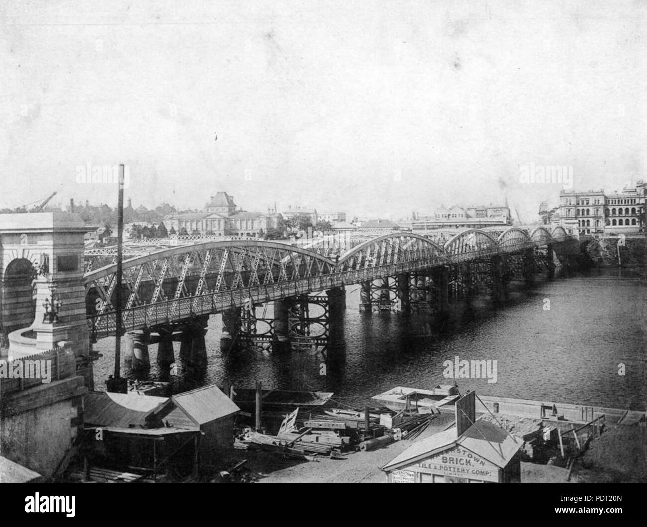 202 1 106036 StateLibQld Pont Victoria, Brisbane, vu de South Brisbane, 1897 Banque D'Images