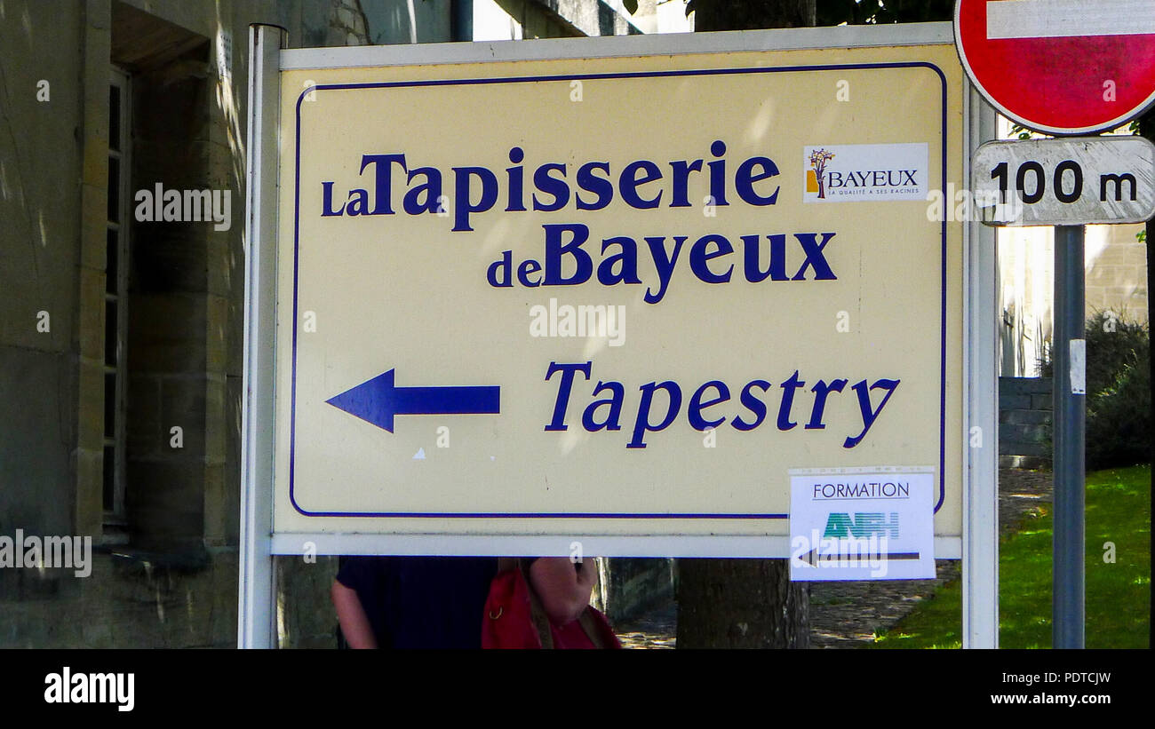 Cravate En Soie Brochier - Motif Tapisserie De Bayeux La Conquête - Blanc/Beige - Neuf Avec étiquettes