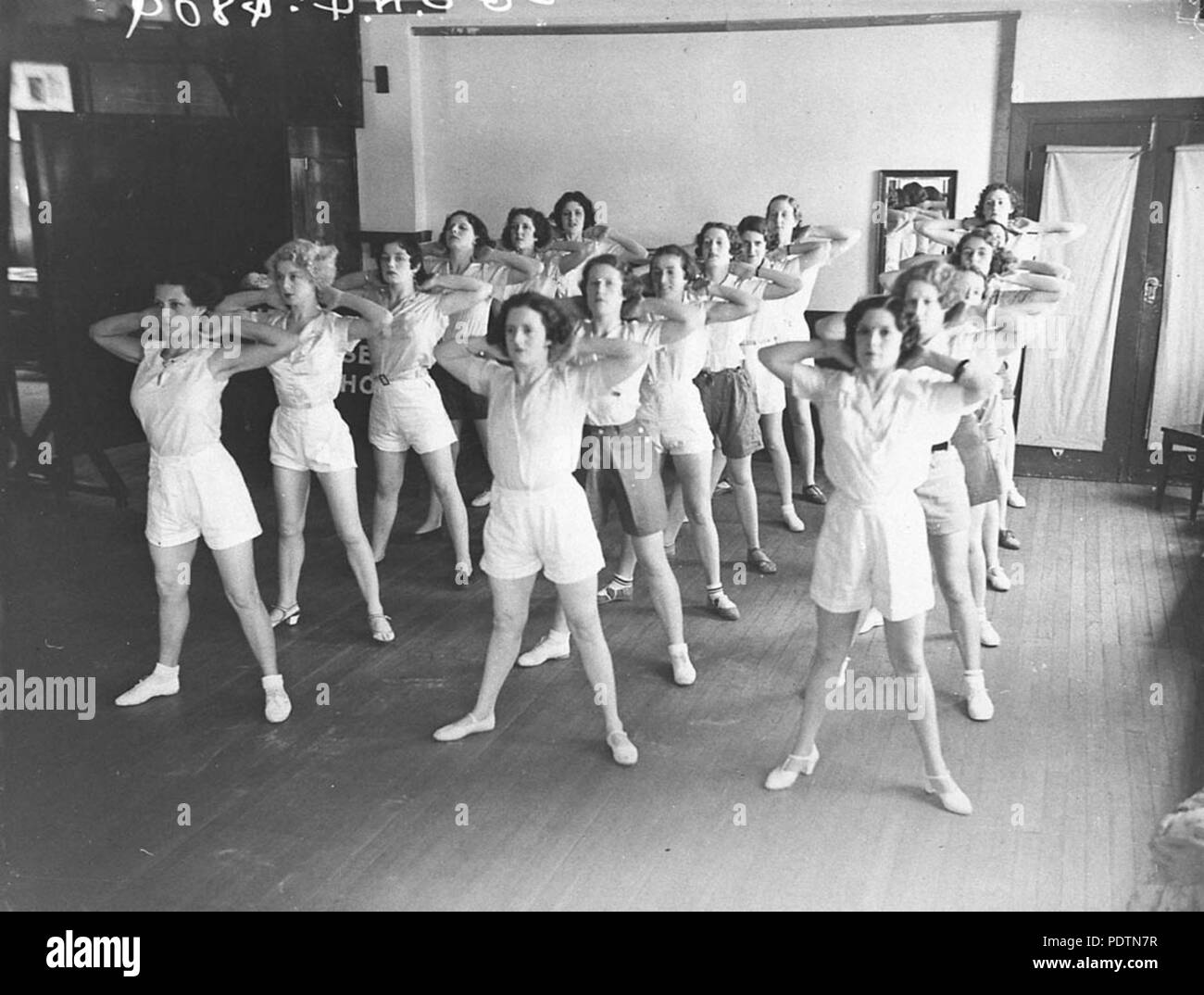 192 9129 SLNSW BjelkePetersen catégorie Femmes à l'école de culture physique Banque D'Images