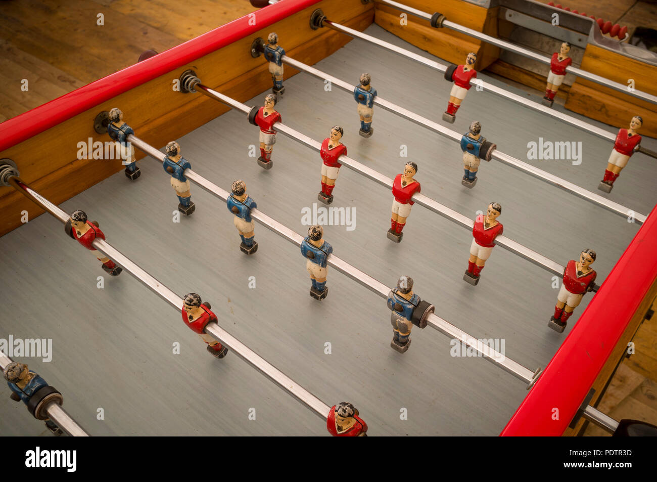 Retro Vintage un baby-foot ou table Baby-Foot à St Pierre de Cormeilles, Normandie, France Banque D'Images