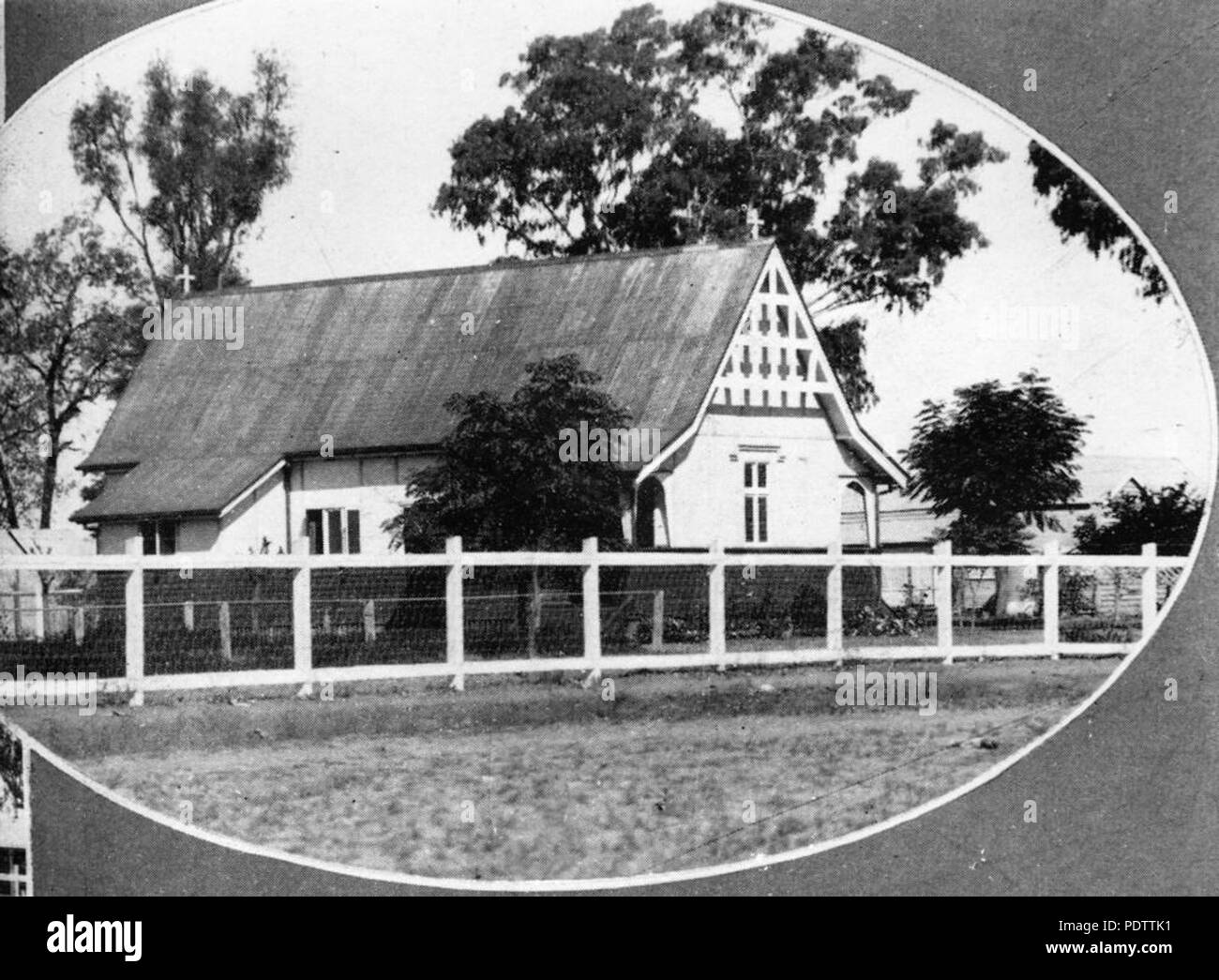 206 1 111868 StateLibQld chapelle de Tous les Saints, connu sous le nom de Bush Fraternité, Charleville, 1933 Banque D'Images