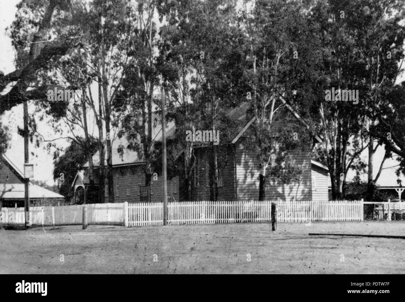 207 114020 StateLibQld 1 All Saints Church of England, Charleville, 1933 Banque D'Images