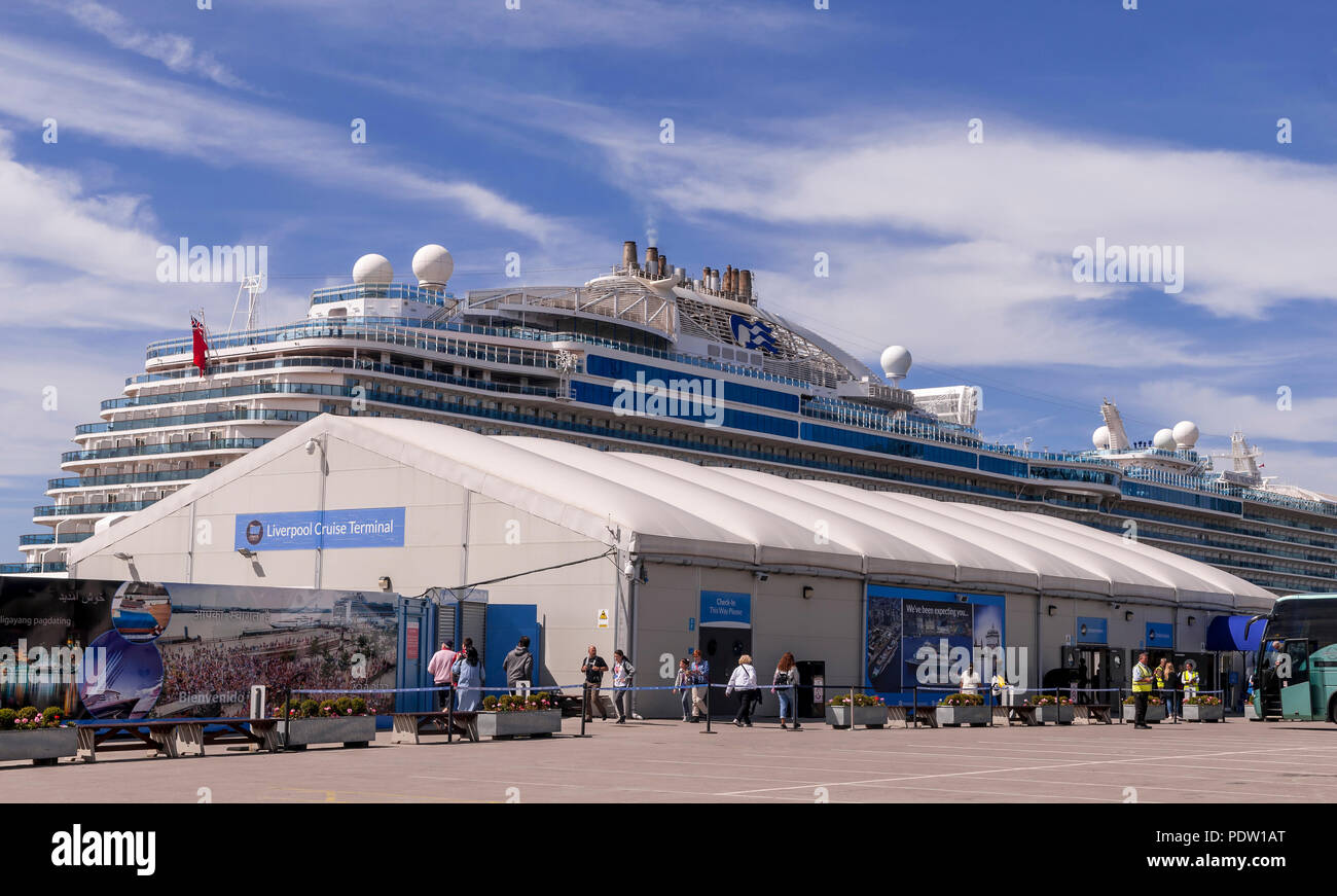 Liverpool cruise terminal sera bientôt remplacée avec un bâtiment construit à cet effet. Banque D'Images