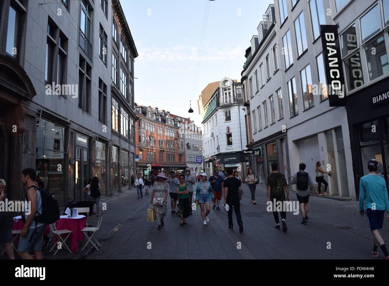 Rue piétonne à Copenhague, Danemark Banque D'Images