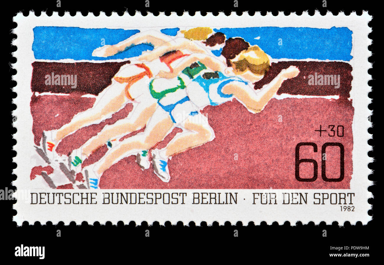 Timbre allemand (Berlin : 1982) : 'Fur den Sport' (charité stamp le financement du sport) Sprinters Banque D'Images