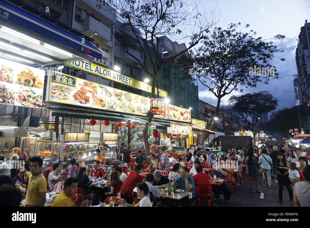 Célèbre Alor Street stands de nourriture à Bukit Bintang, la Malaisie Banque D'Images