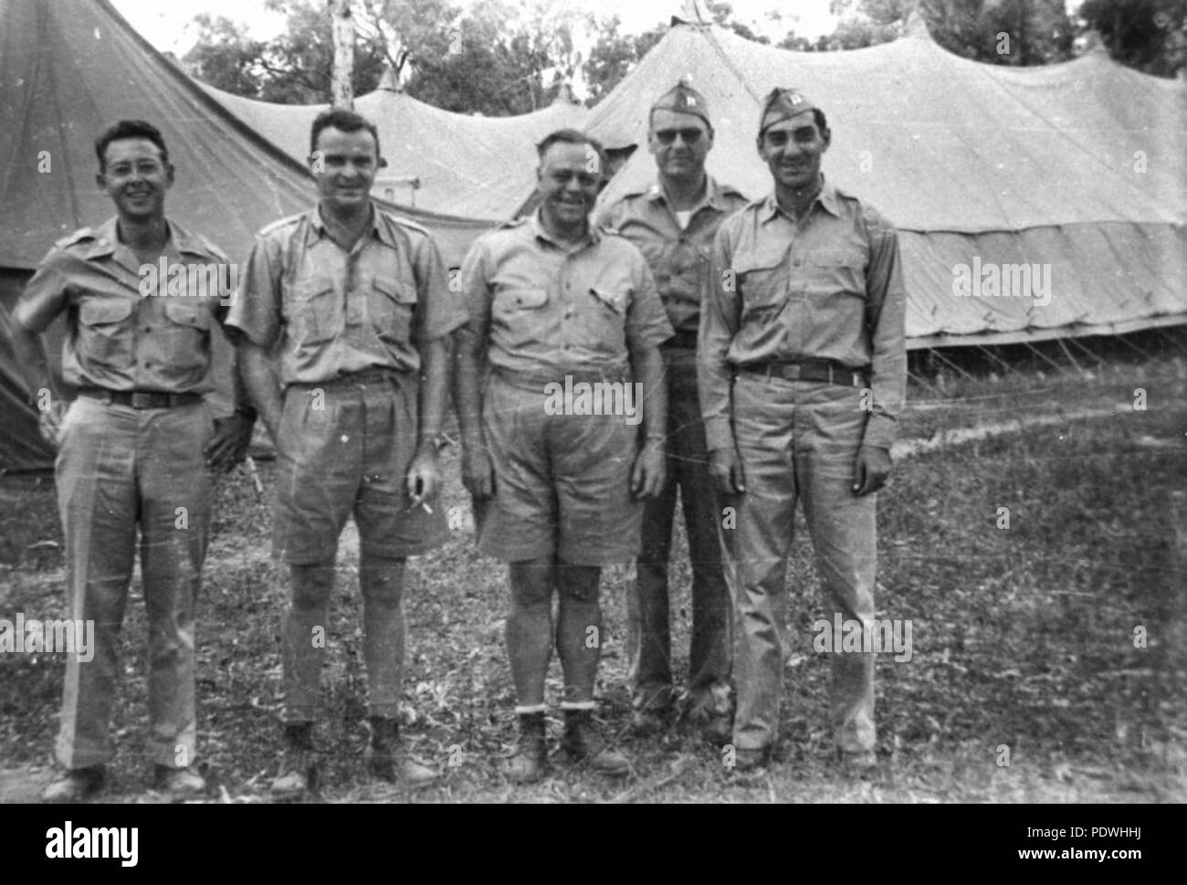 237 1 164947 StateLibQld personnel médical de la 13e Armée américaine à l'hôpital de la Station, ca. 1942 Banque D'Images
