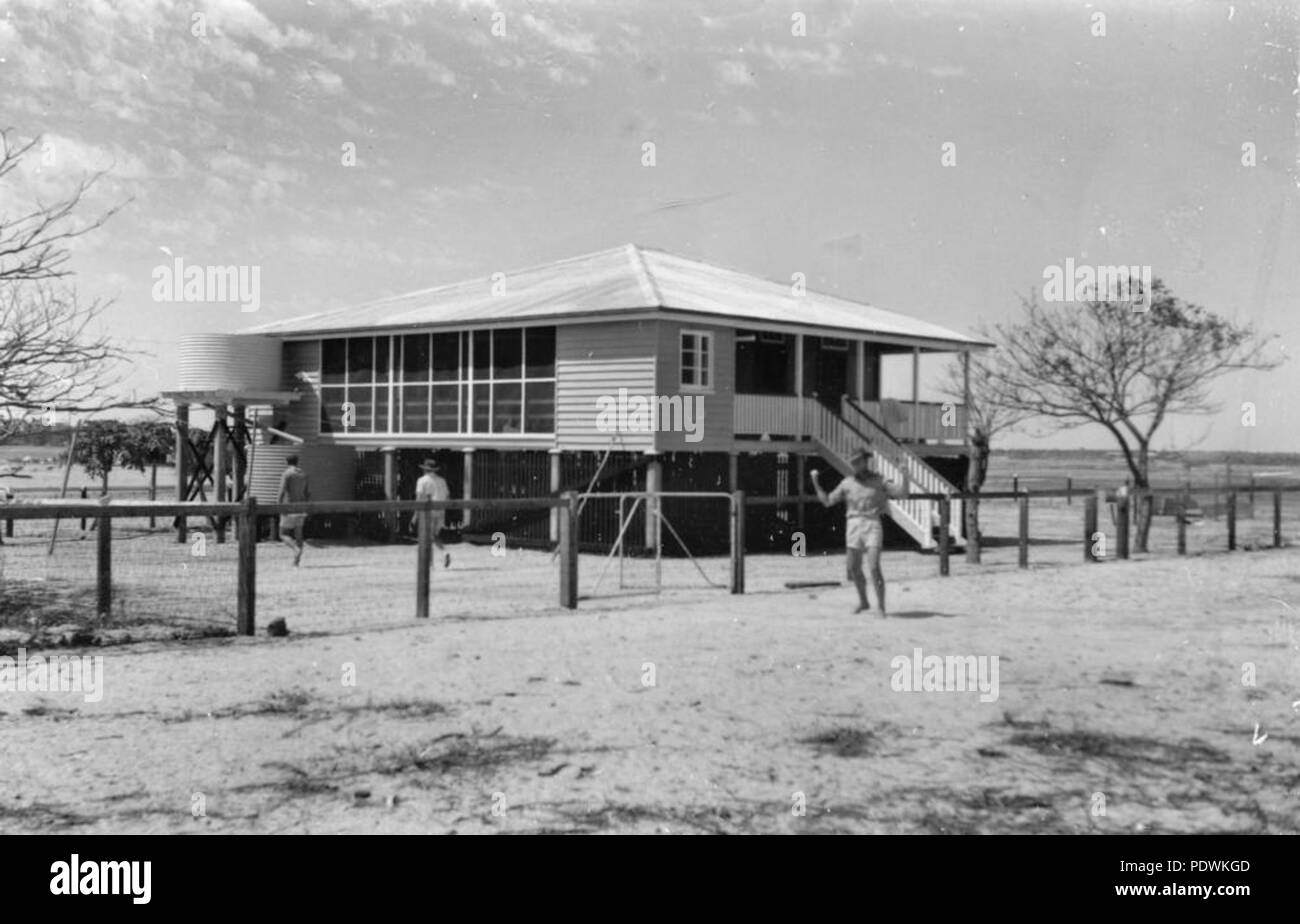 251 1 209237 StateLibQld Pilot's House à Karumba, Queensland, ca. 1953 Banque D'Images