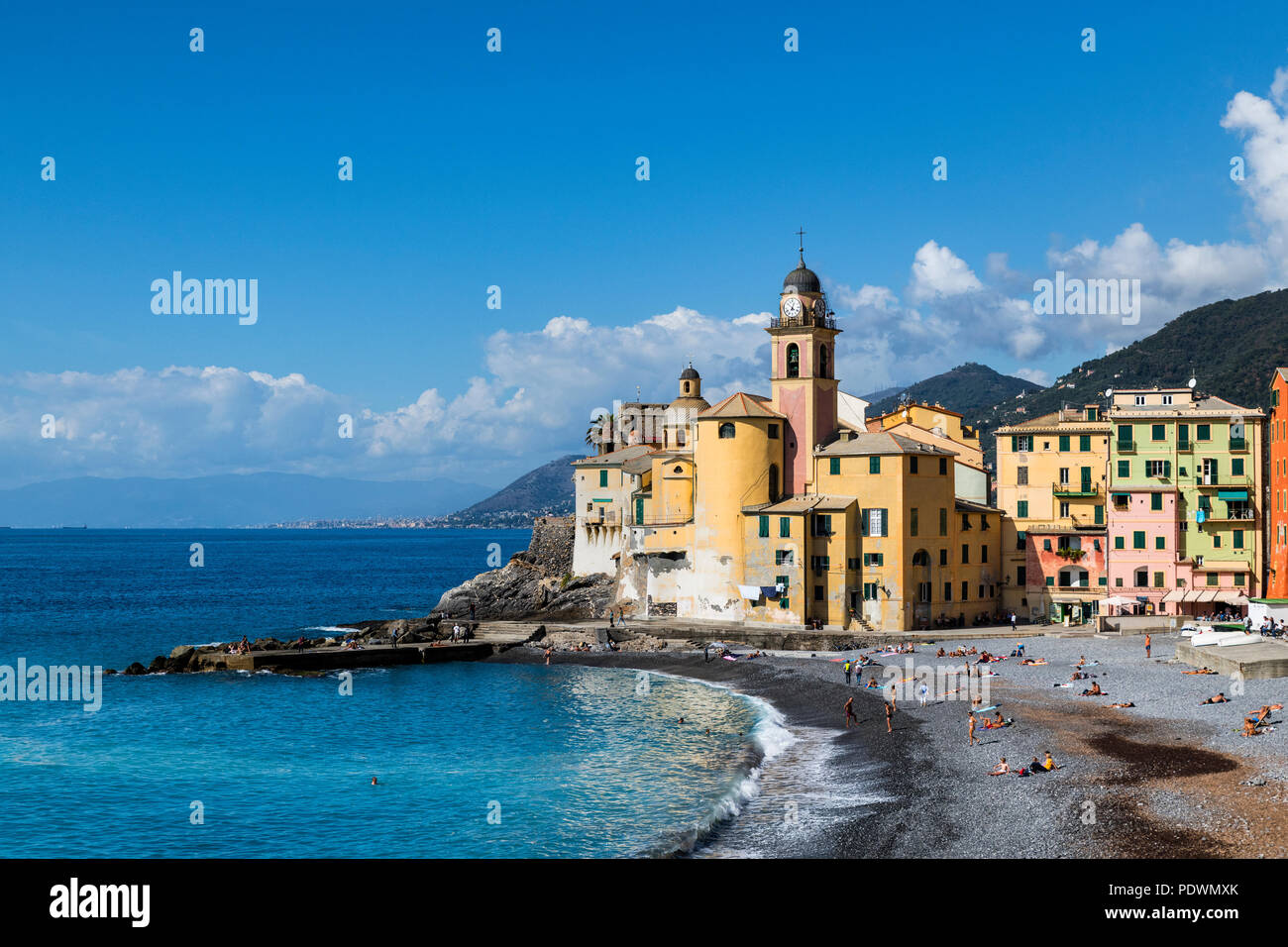 Basilique Santa Maria Assunta, Camogli, Ligurie, Italie. Banque D'Images