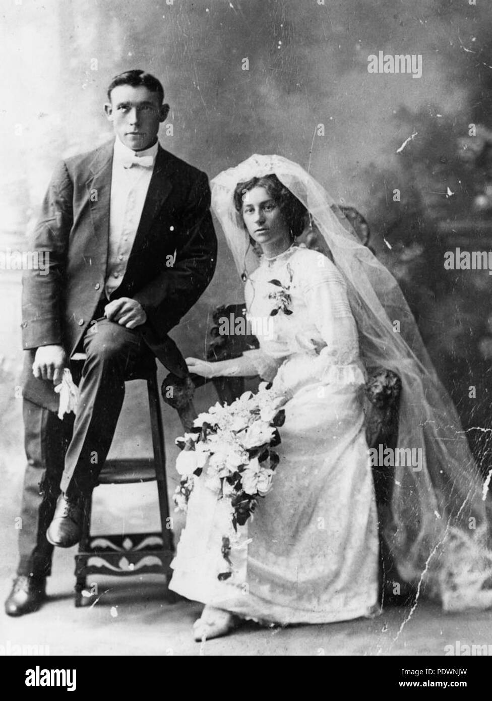 272 174701 StateLibQld suite nuptiale l'étude de M. et Mme Benjamin Bauer, 1914 Banque D'Images