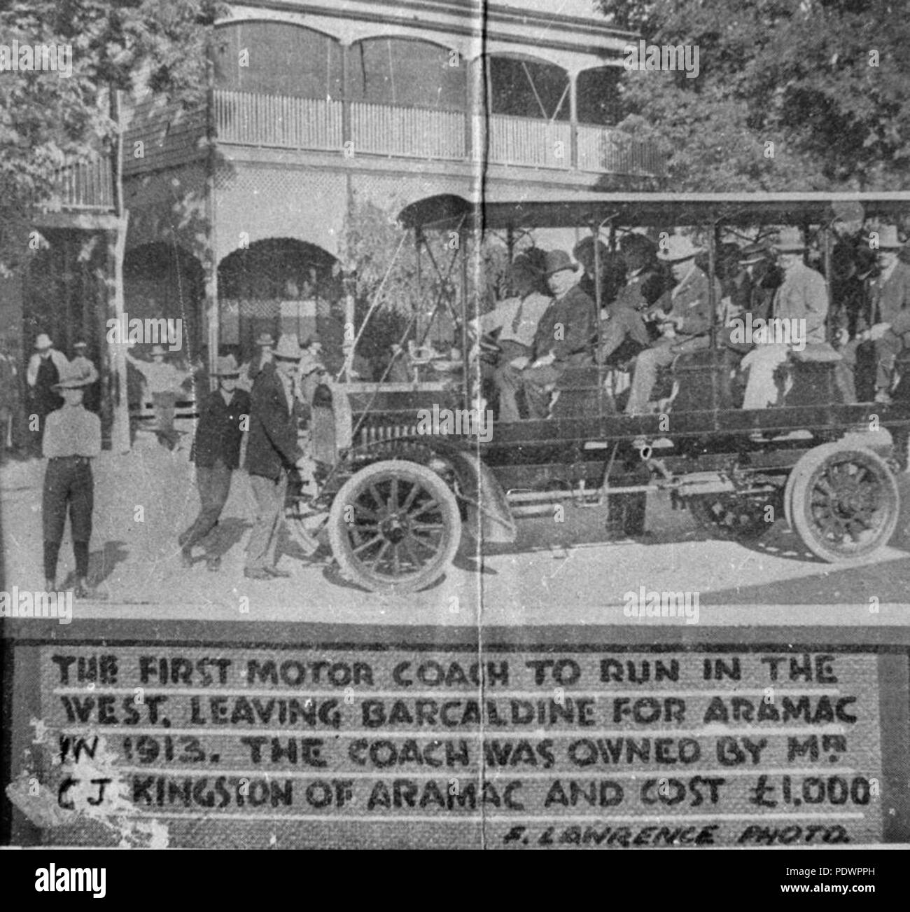 279 2 107552 StateLibQld Premier Motor coach pour courir à l'ouest, laissant pour Barcaldine Aramac en 1913 Banque D'Images