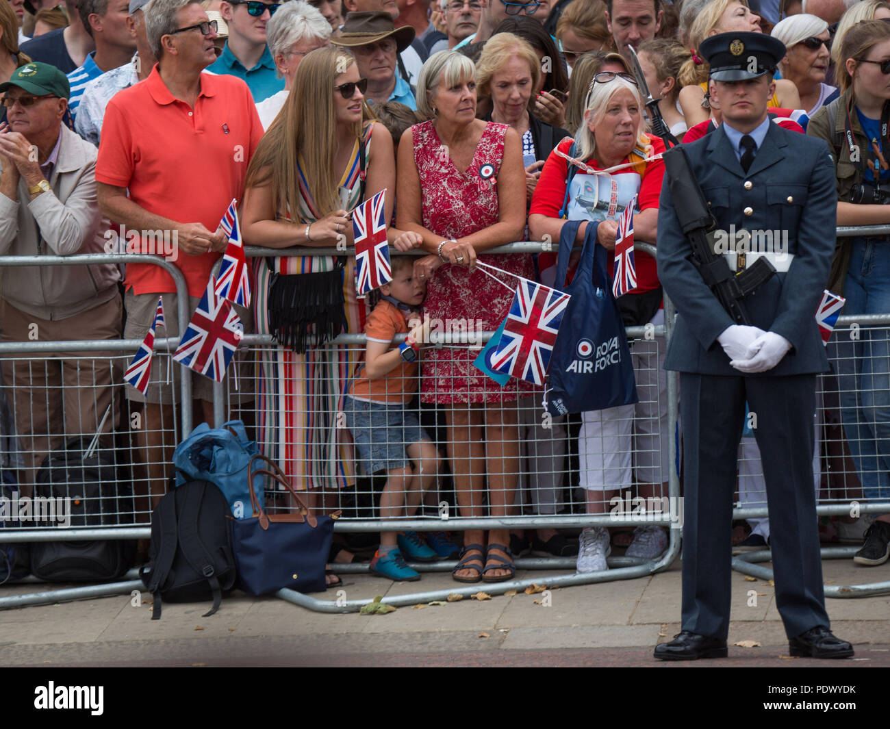 Célébrations pour RAF100 a commencé le 1er avril 2018 lorsque la Royal Air Force mis cent cent jours plus tard, le 10 juillet, dans le cadre des principales célébrations, une parade et défilé de 100 avions à Londres. Avec : Atmosphère, voir Où : London, England, United Kingdom Quand : 10 juillet 2018 : Crédit Wheatley/WENN Banque D'Images