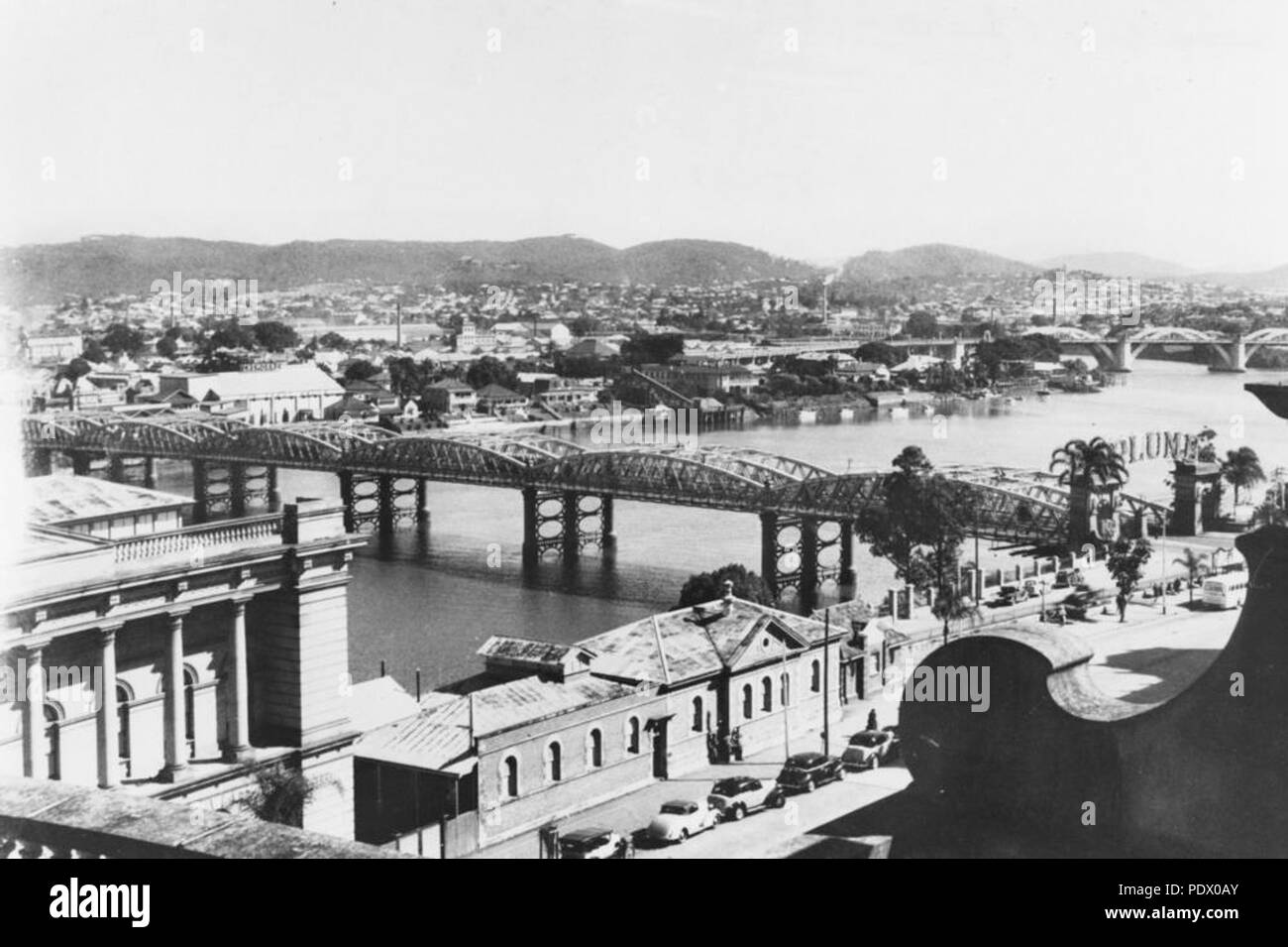 233 1 152651 StateLibQld vue élevée à l'égard de Brisbane et le pont Victoria, 1939 Banque D'Images
