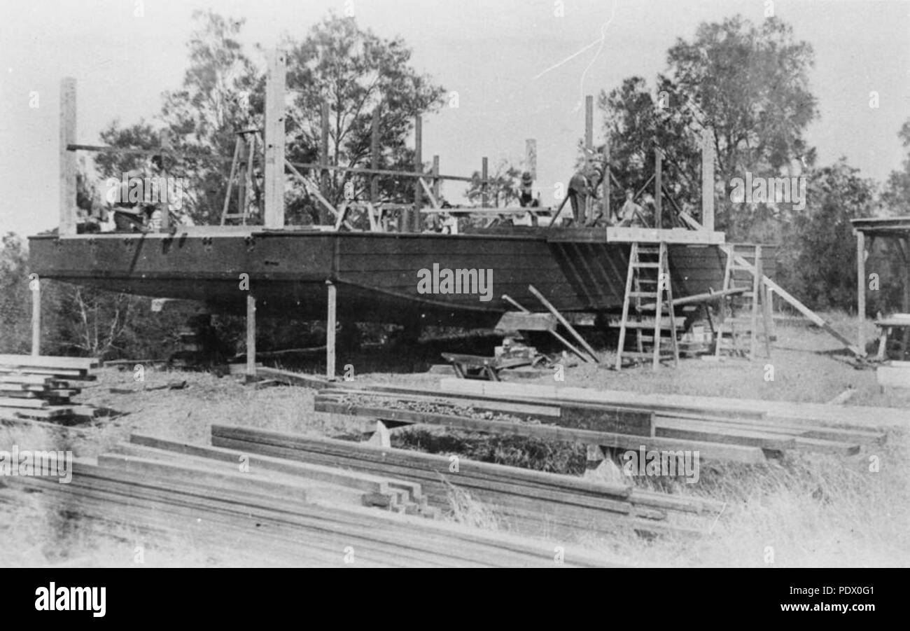 233 154019 StateLibQld 1 Construction du ponton pour le ferry Indooroopilly, Brisbane, ca. 1925 Banque D'Images