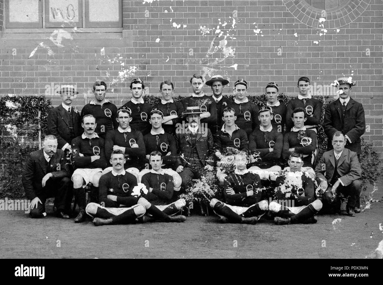 248 1 195475 StateLibQld Queensland Rugby Union Team, 1906 Banque D'Images