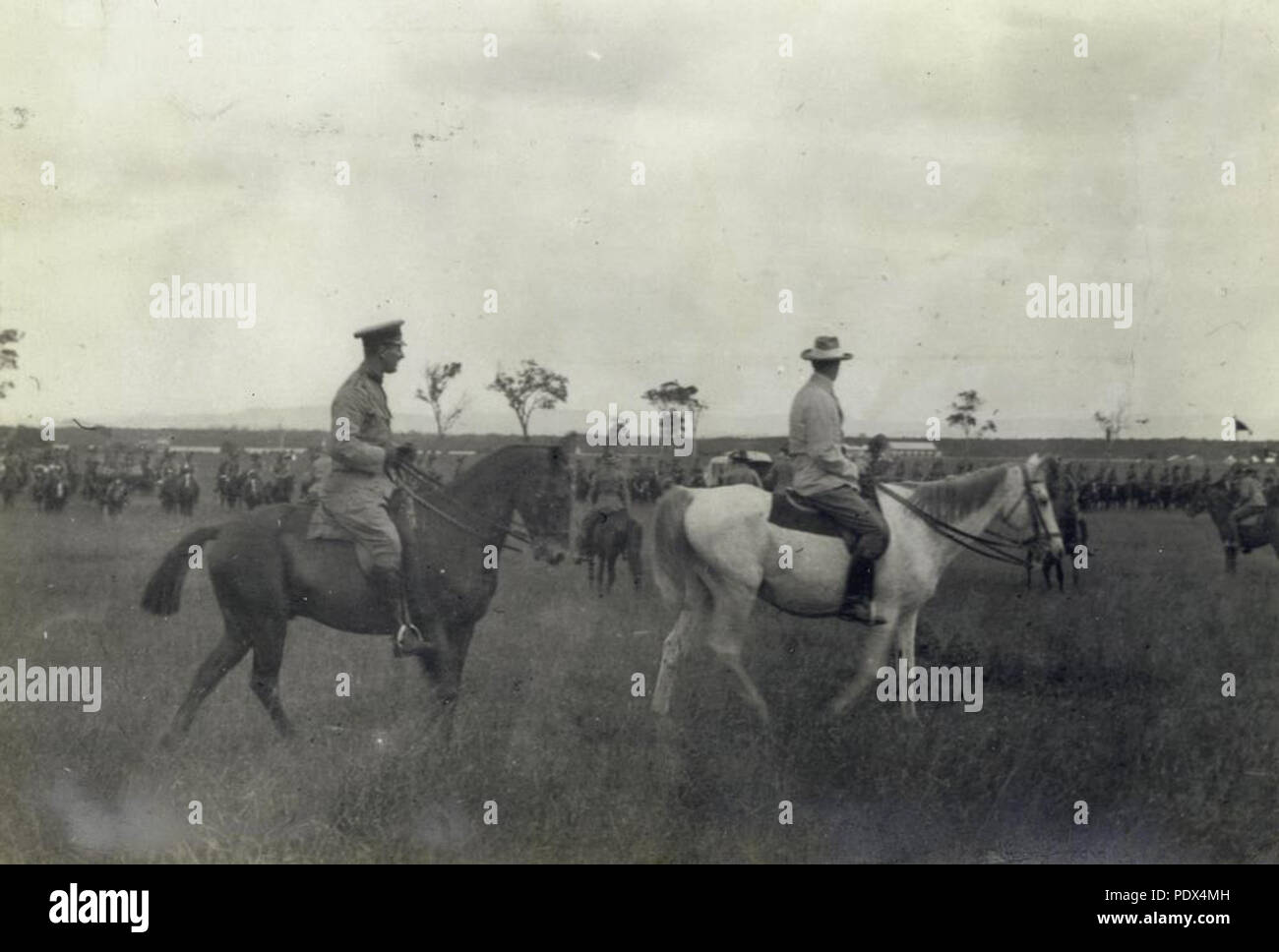 254 1 236019 StateLibQld lord Chelmsford l'inspection de la Light Horse Camp à Lytton, Avril 1908 Banque D'Images