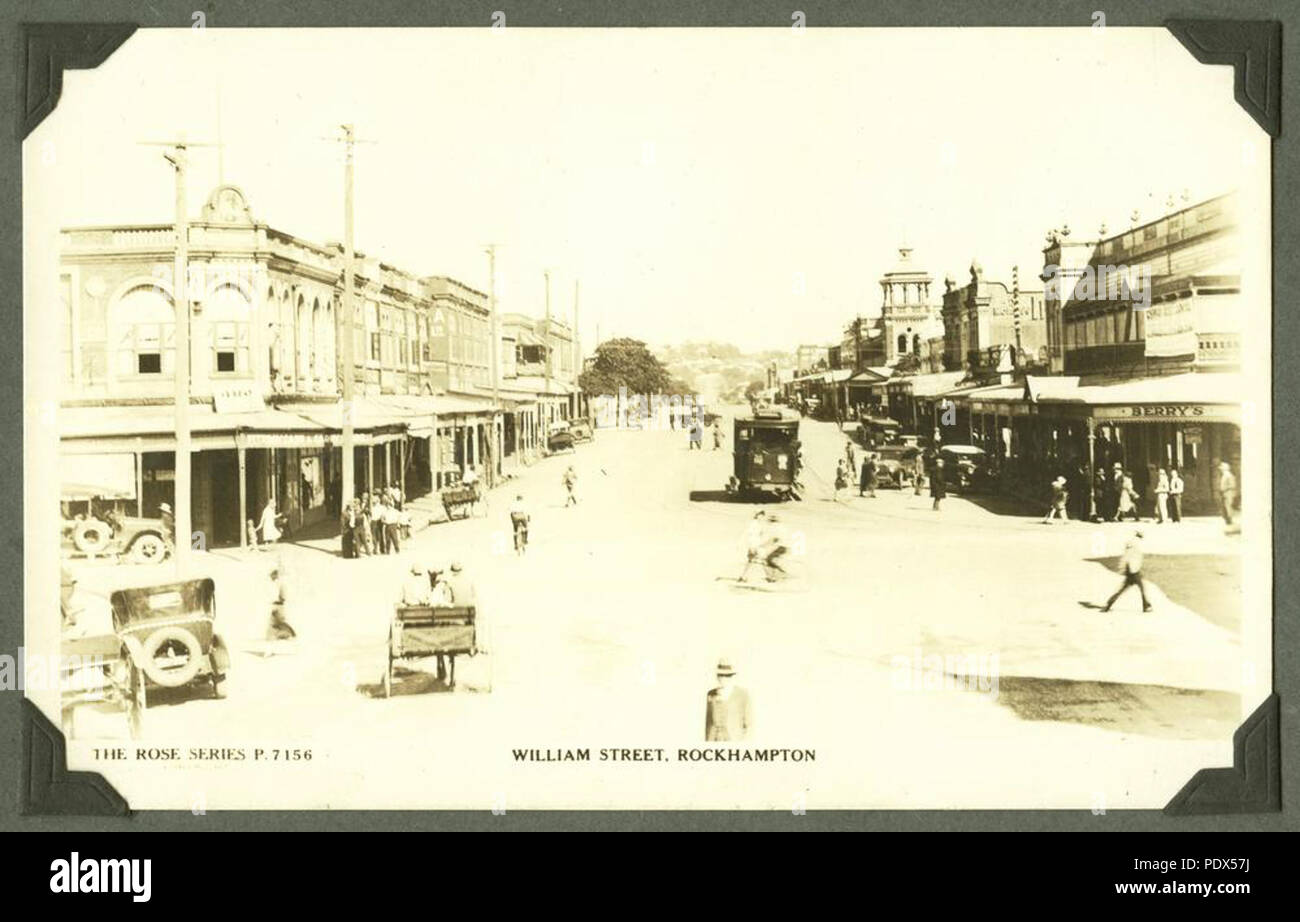 255 1 242087 StateLibQld Animation de William Street, Rockhampton, ca. 1920 Banque D'Images