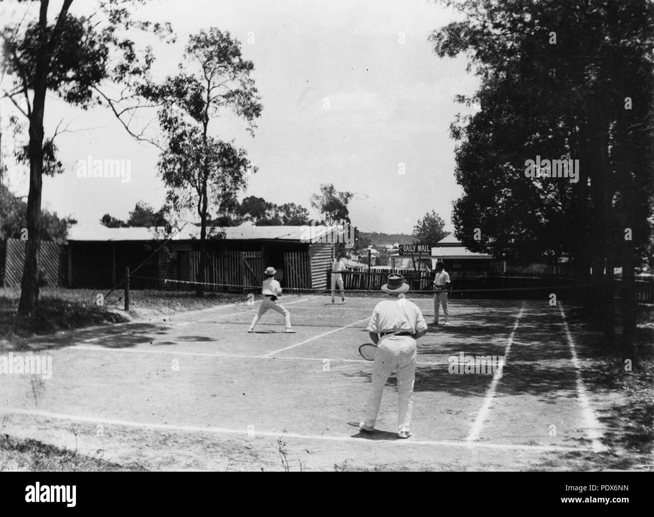 262 295271 StateLibQld 1 match de tennis en cours, ca. 1908 Banque D'Images