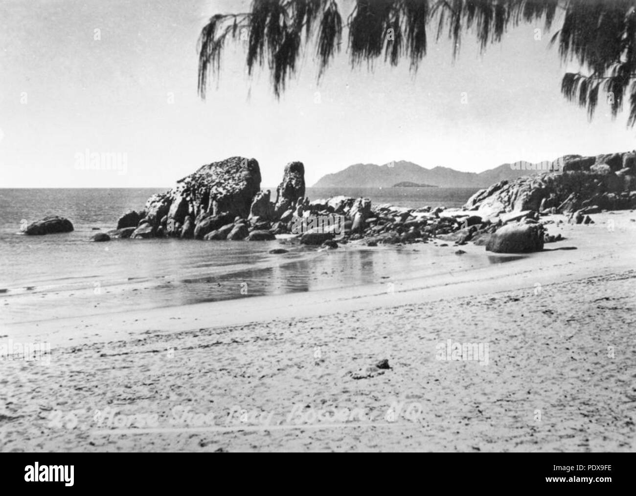 276 90408 StateLibQld 1 plage de Horseshoe Bay, Bowen, ca. 1937 Banque D'Images