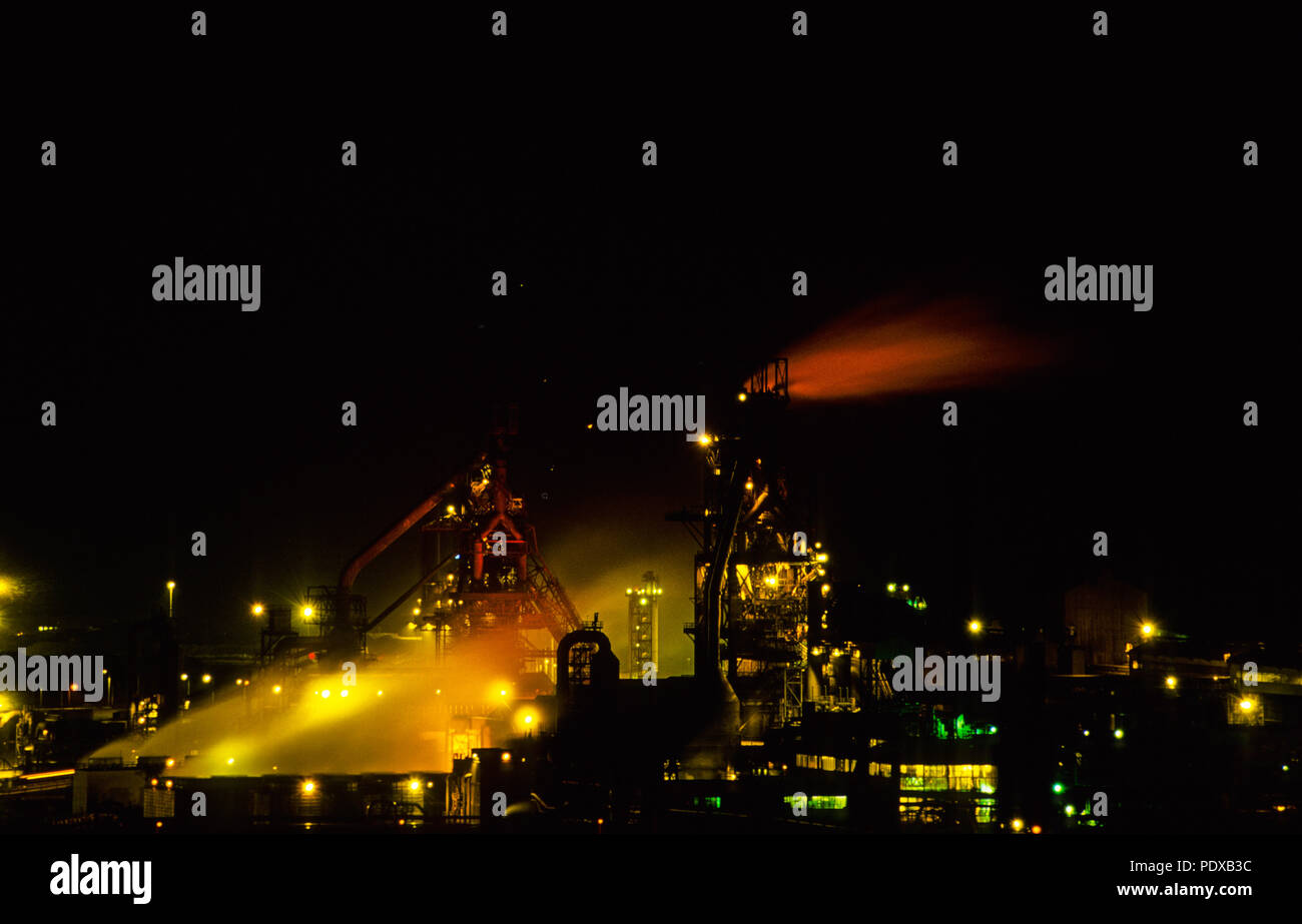 Port Talbot Steelworks, la nuit, West Glamorgan, Wales, UK, FR. Banque D'Images