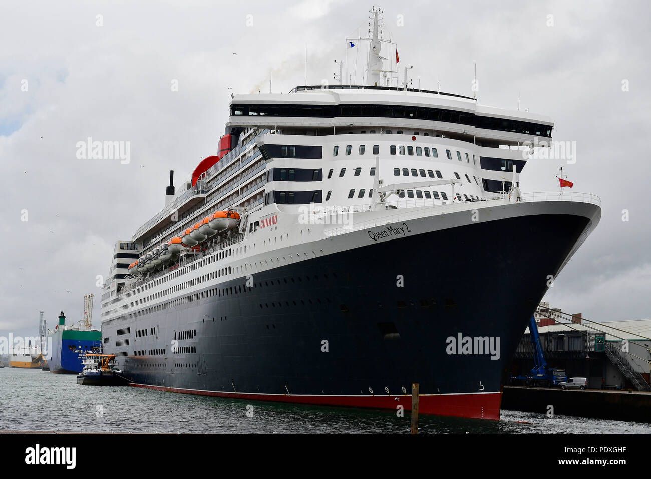 Southampton, UK, 10 août 2018. Queen Mary 2, à Southampton Docks se préparer pour son départ ce soir avec la sœur de Cunard Queen Victoria navires et Elizabeth 2.(QE2) Gary Blake /Alamy vivre Banque D'Images