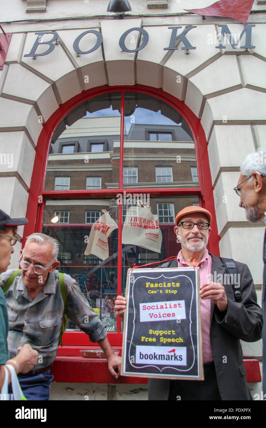 Démonstration de solidarité avec des signets Bookshop Banque D'Images