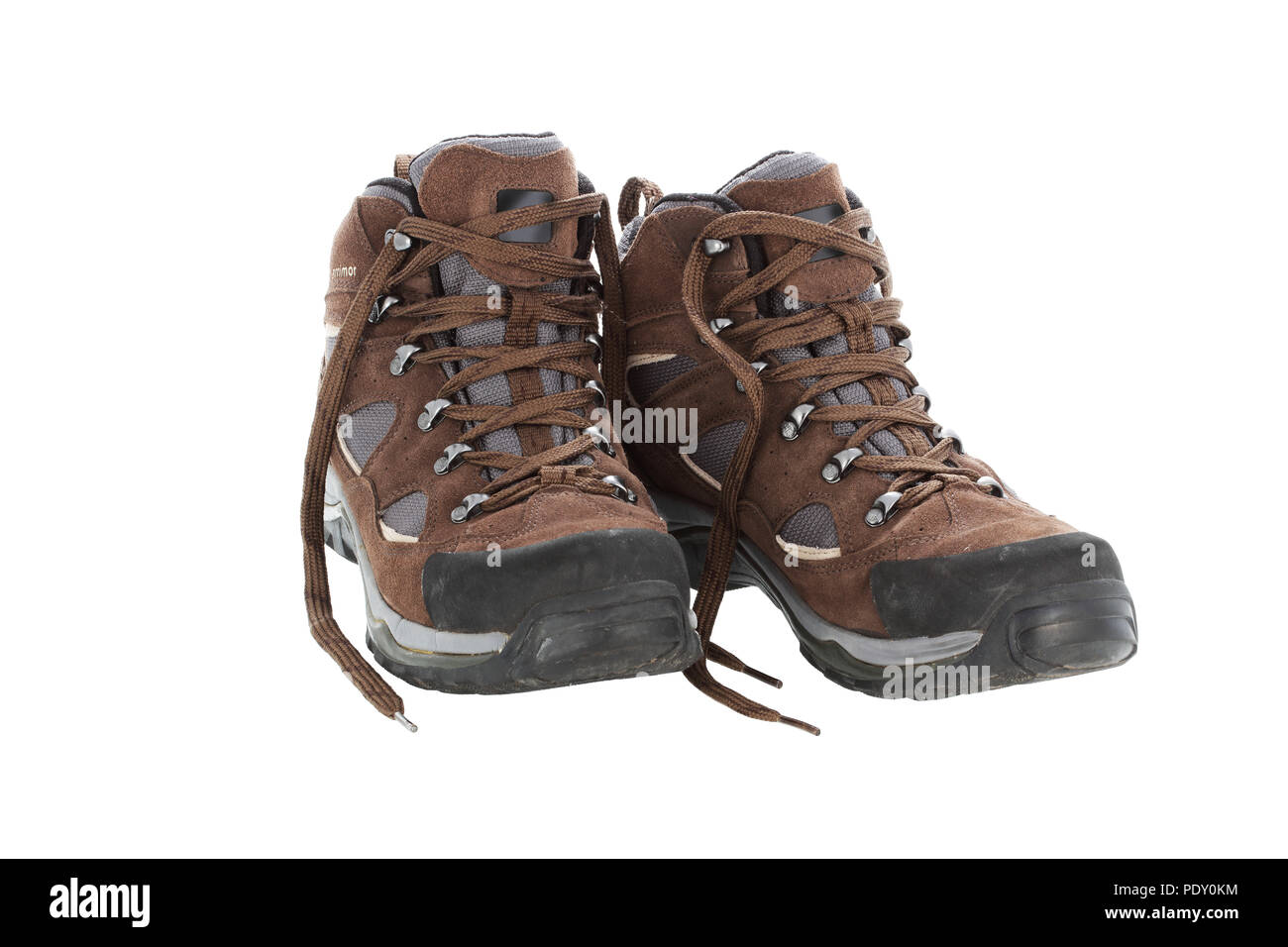 Chaussures de randonnée marron isolé sur fond blanc Banque D'Images