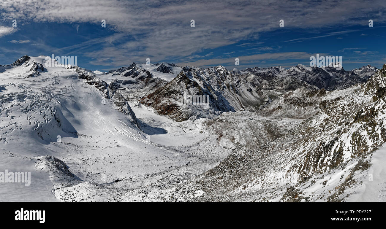 Vue depuis le Rettenbachjoch dans le Pitztal, enneigés des Alpes de l'Ötztal, Sölden, Tyrol, Autriche Banque D'Images
