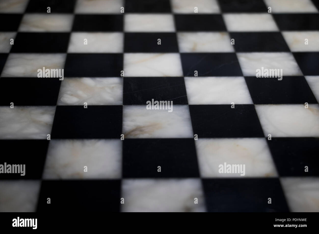 Conseil d'échecs à motifs à carreaux à surface en marbre. Banque D'Images