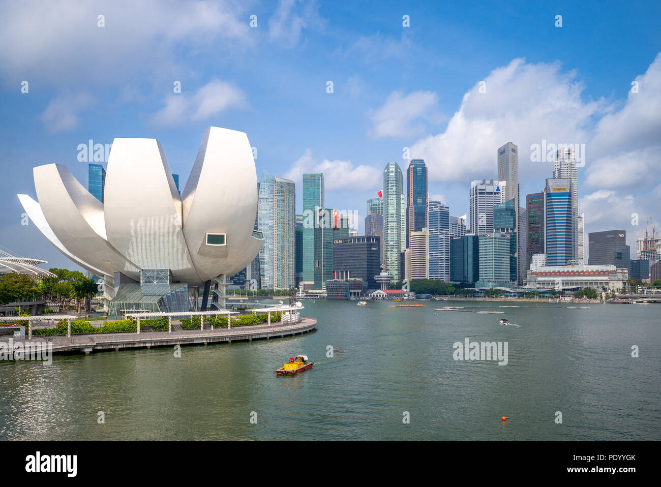 Singapour, Singapour - le 10 août 2018 : skyline de Singapour par le Marina Bay Banque D'Images