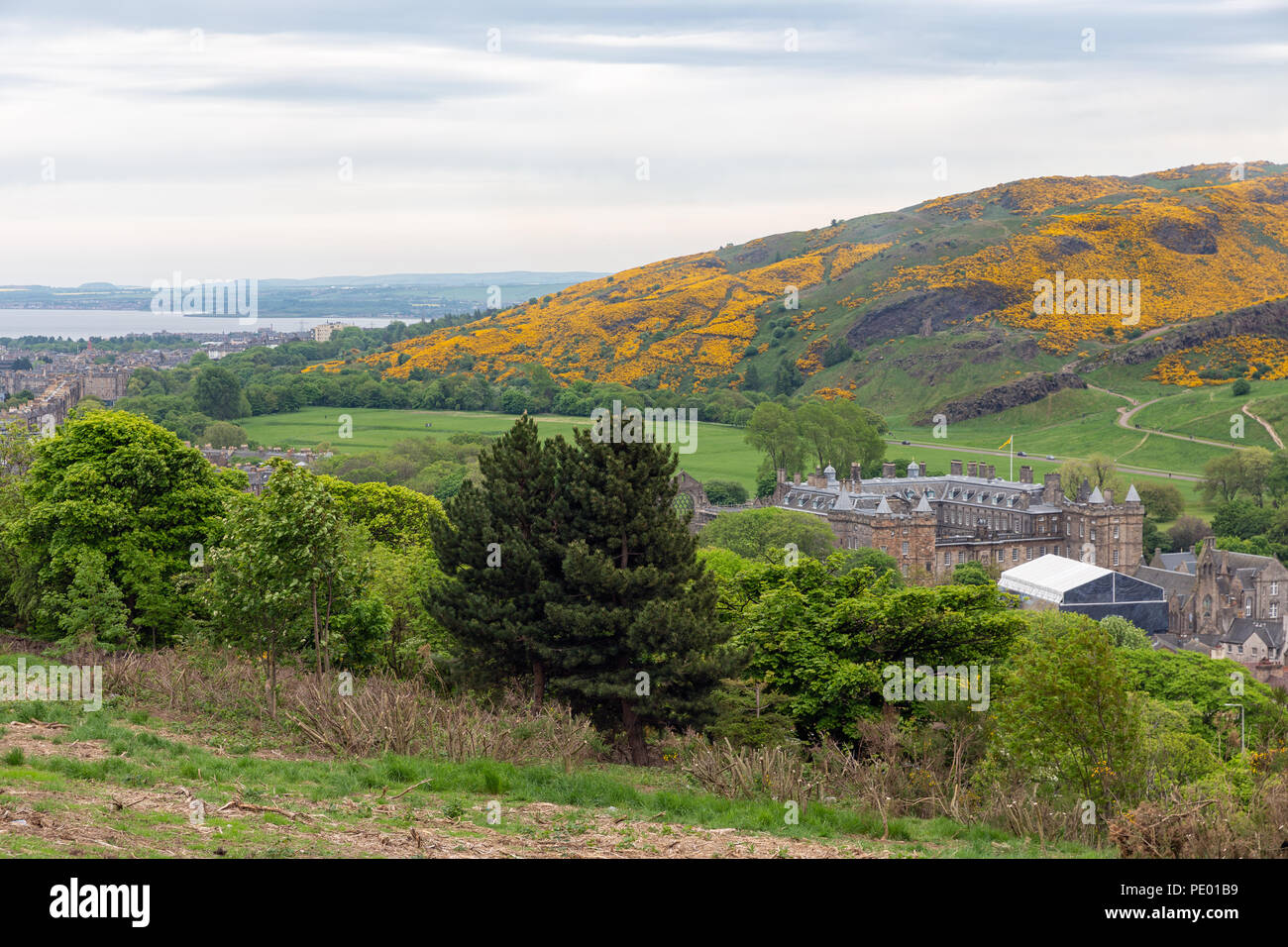 Vue aérienne de Calton Hill à Holyrood Château Édimbourg, Écosse Banque D'Images