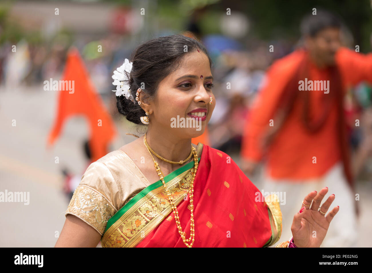 Cleveland, Ohio, USA - 9 juin 2018 les femmes portant des vêtements traditionnels indiens à l'art abstrait Défilé du festival Le Cercle Banque D'Images