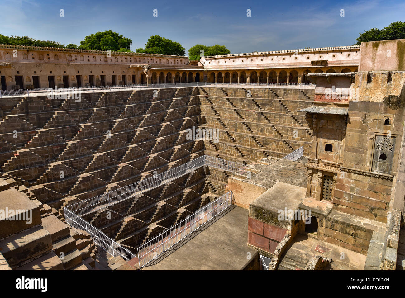 Chand Baori, la plus célèbre et d'escalier en Inde Banque D'Images