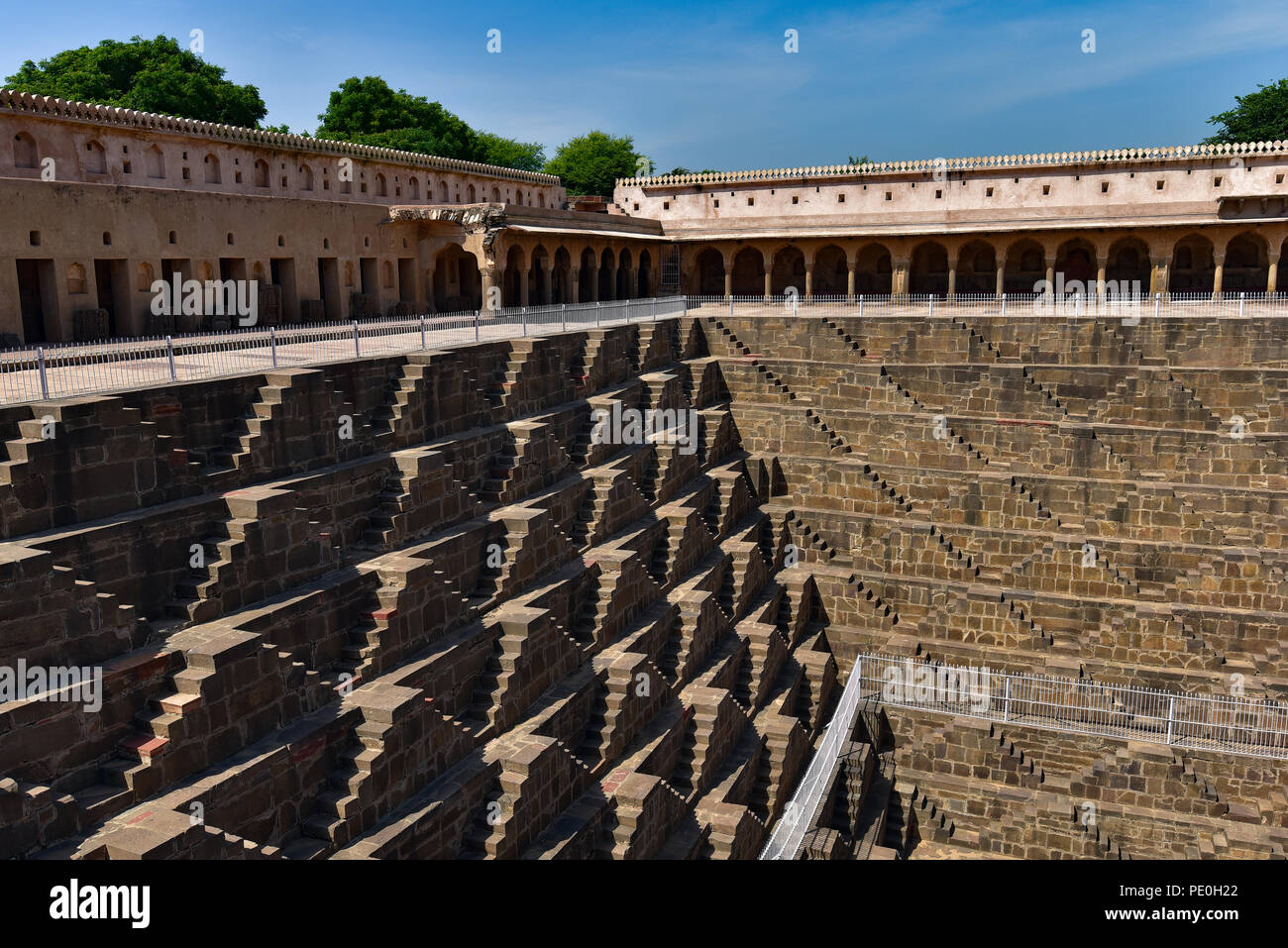Chand Baori, la plus célèbre et d'escalier en Inde Banque D'Images