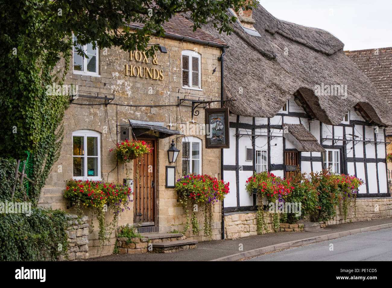 Le Fox & Hounds pub, Rue de l'Église, Bredon, Gloucestershire, England, UK Banque D'Images