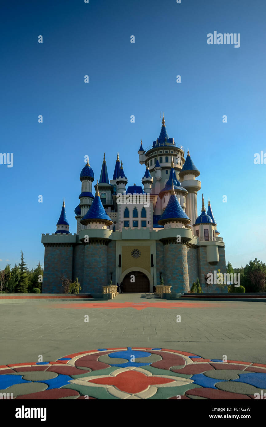 Paris, les plus belles villes d'Anatolie Centrale. La ville-château est le symbole de la ville et les deux lunes sont très beau .... Banque D'Images