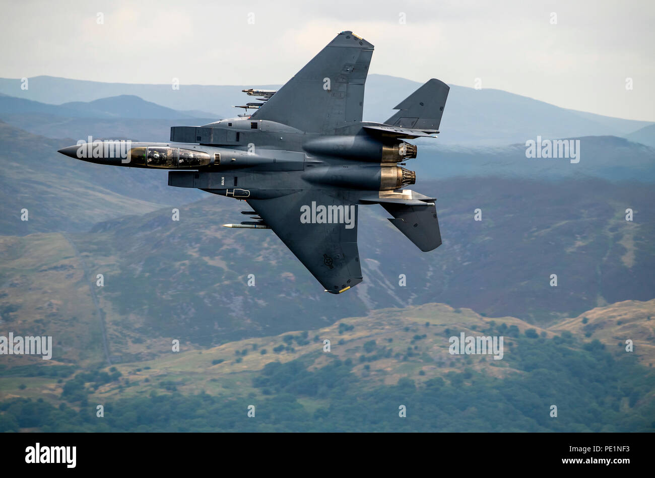 USAF F-15E Strike Eagle formation de vol à basse altitude dans la boucle de Mach (rond-point), galles, Banque D'Images